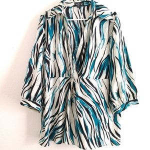 Ivy Chic Woman Blouse Top Blue Black Abstract Print Size 2X Chest 46"